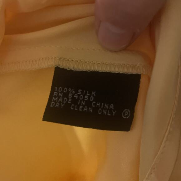WOMAN'S ANNE KLEIN SIZE 6 SILK Yellow Short Sleeve Shirt Gathered Satin - Picture 8 of 8